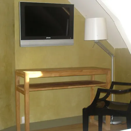 Hotel La Bastie D'urfé Naussac (Aveyron)